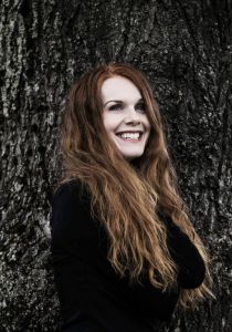 KARI RUESLÅTTEN