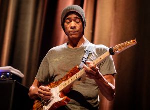 GREG HOWE IN TOUR