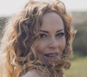 ANNEKE VAN GIERSBERGEN